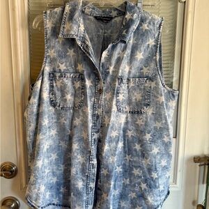 Rock & Republic Blue Denim Star Pattern Top sleeveless Button Front Biker Vibes